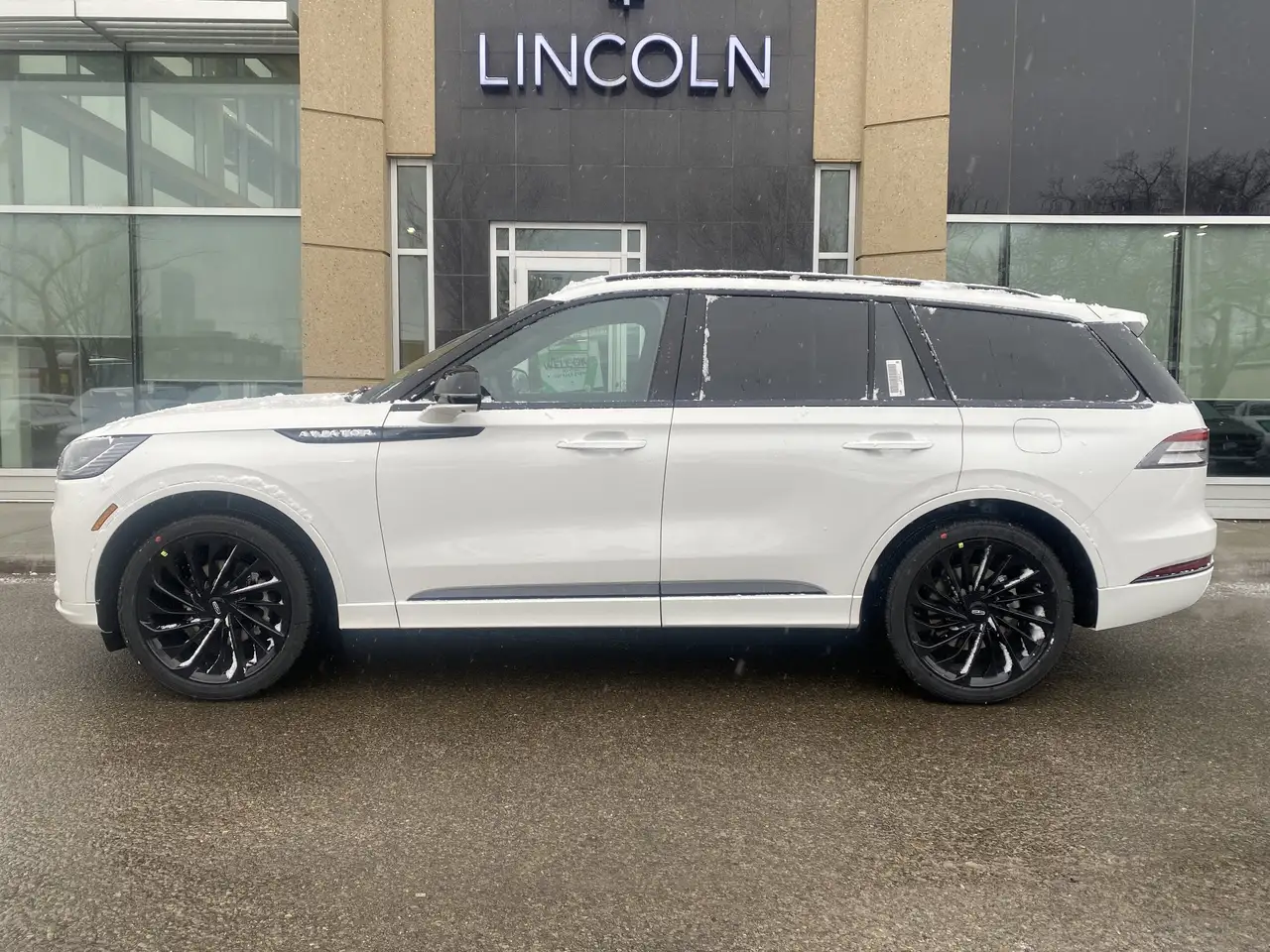 Lincoln Aviator снимка Lincoln Aviator