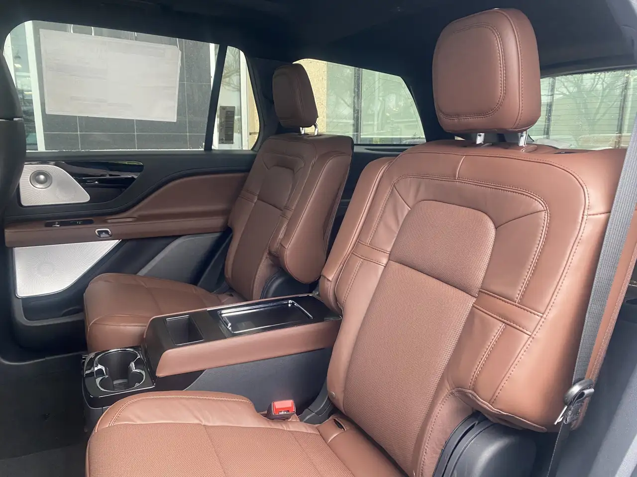 Lincoln Aviator снимка Lincoln Aviator