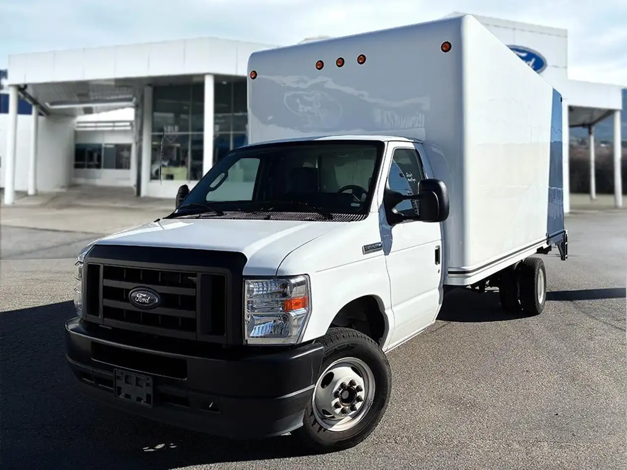2025 Ford E-450