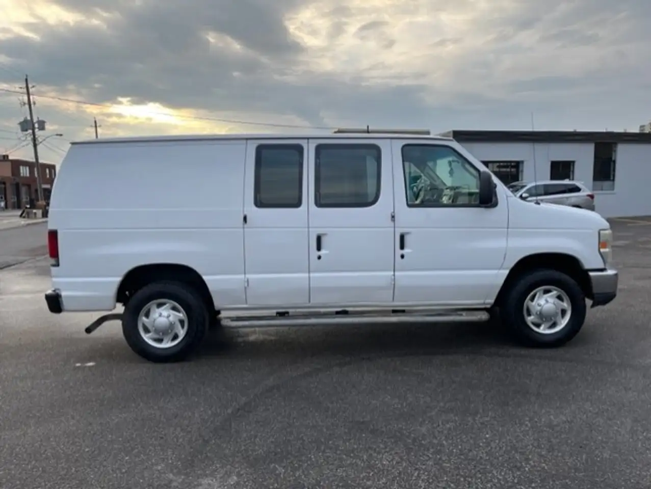 Ford Econoline photo Ford Econoline