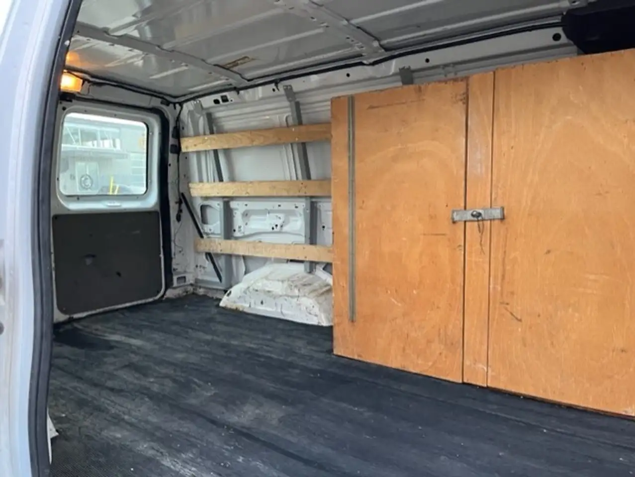 Ford Econoline photo Ford Econoline