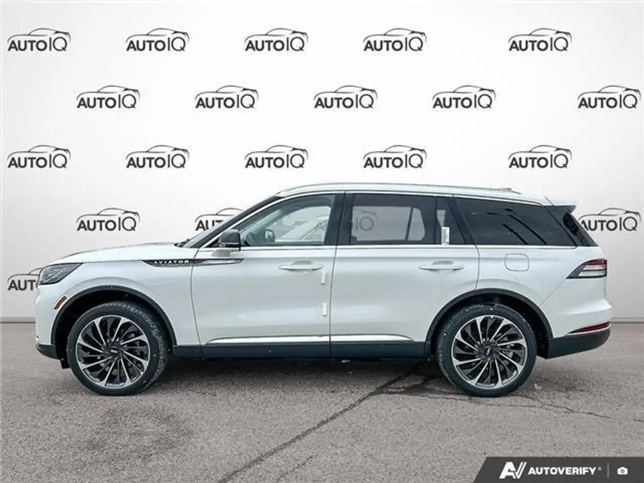 Lincoln Aviator снимка Lincoln Aviator