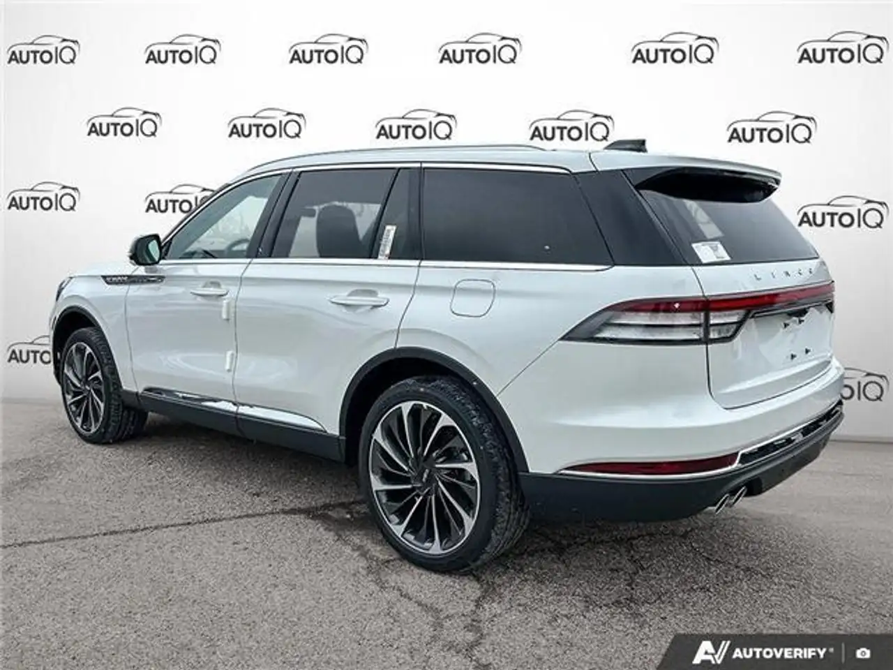 Lincoln Aviator снимка Lincoln Aviator