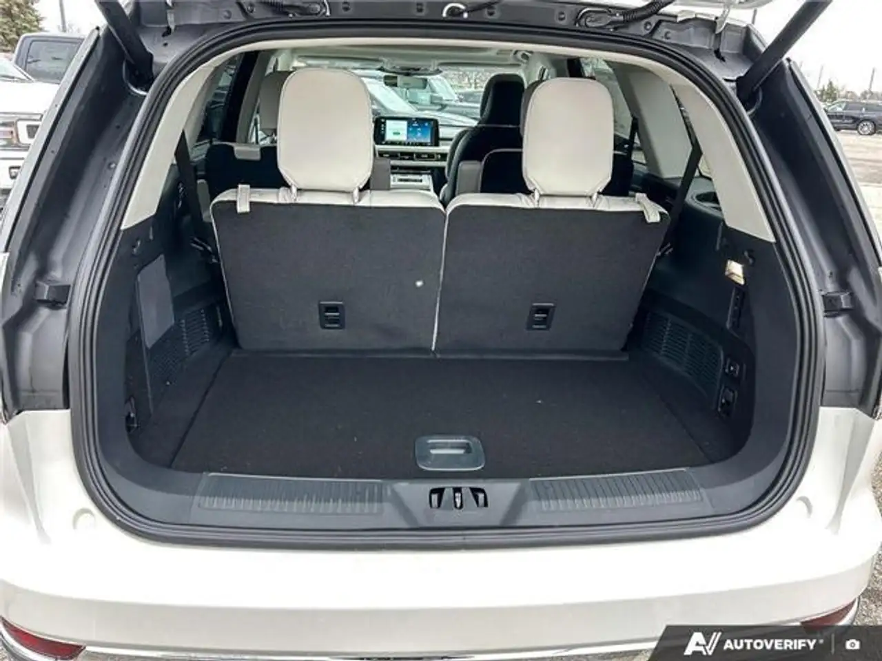 Lincoln Aviator снимка Lincoln Aviator