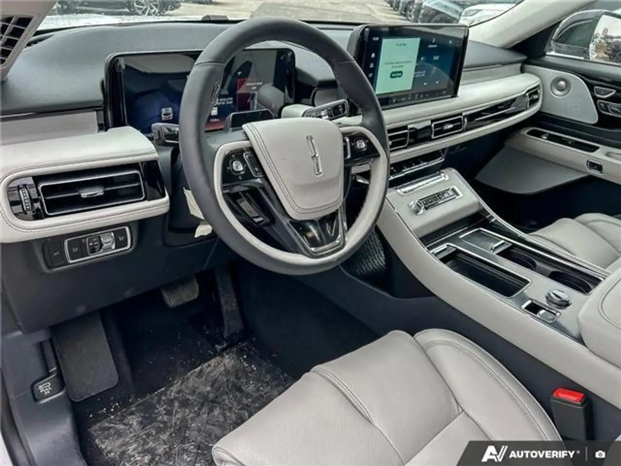 Lincoln Aviator снимка Lincoln Aviator