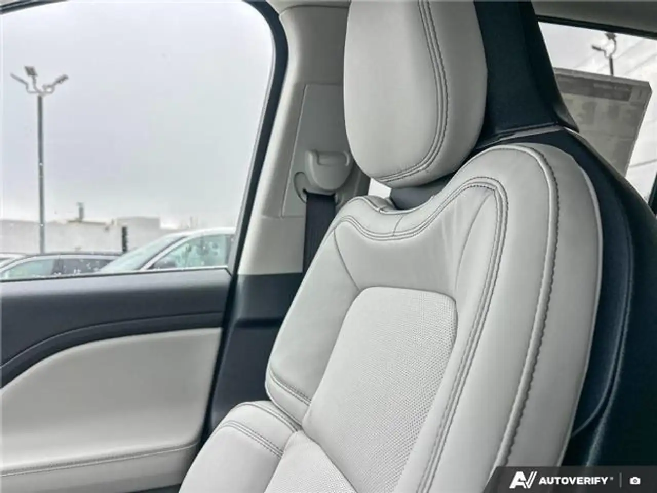 Lincoln Aviator снимка Lincoln Aviator