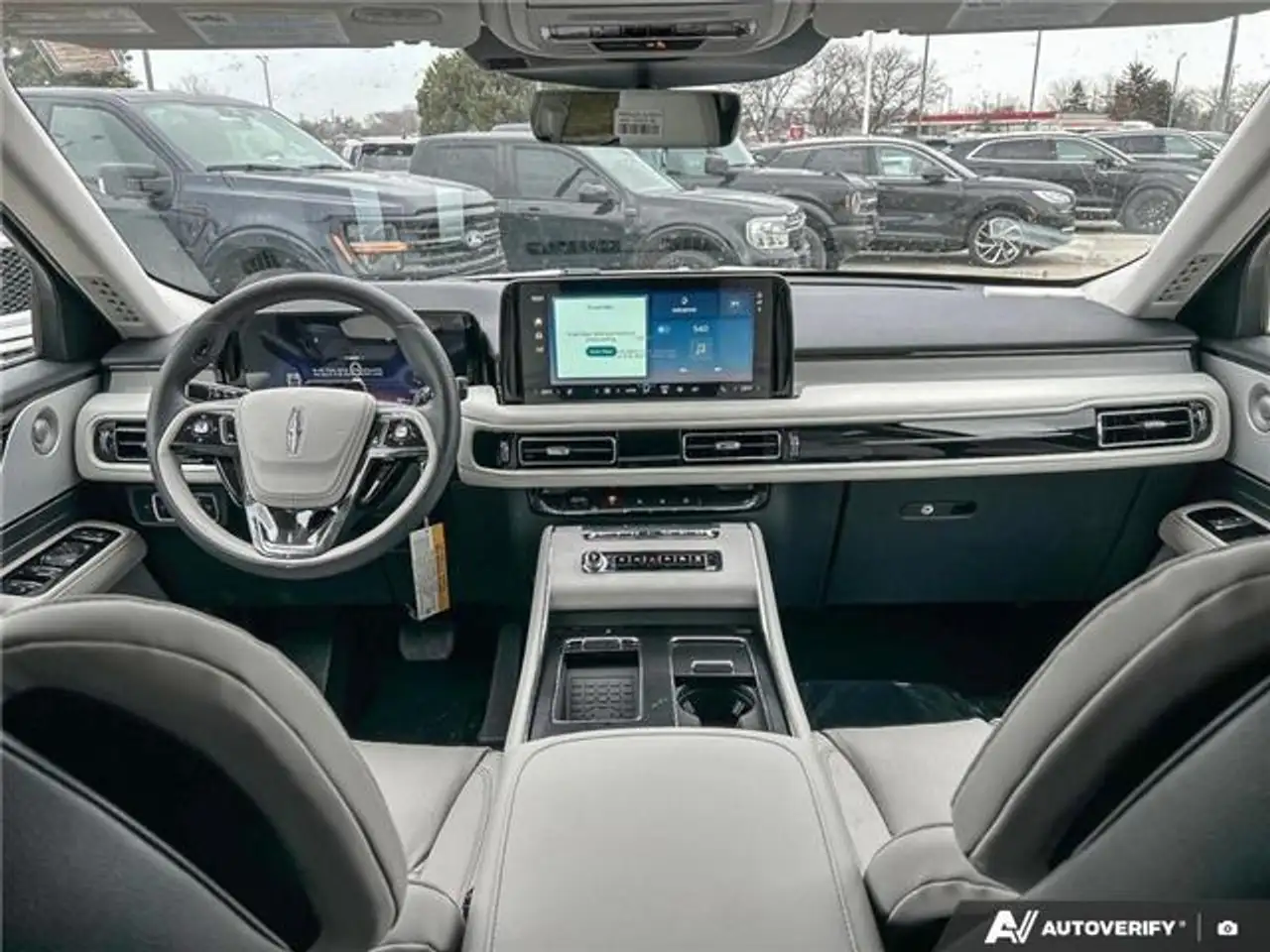 Lincoln Aviator снимка Lincoln Aviator