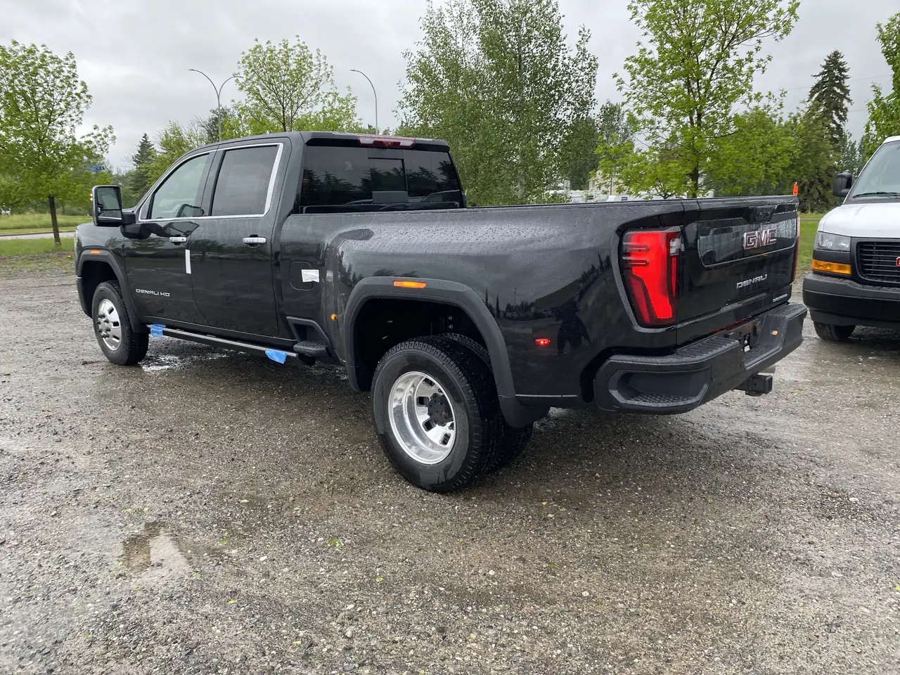 GMC Sierra 3500HD снимка GMC Sierra 3500HD