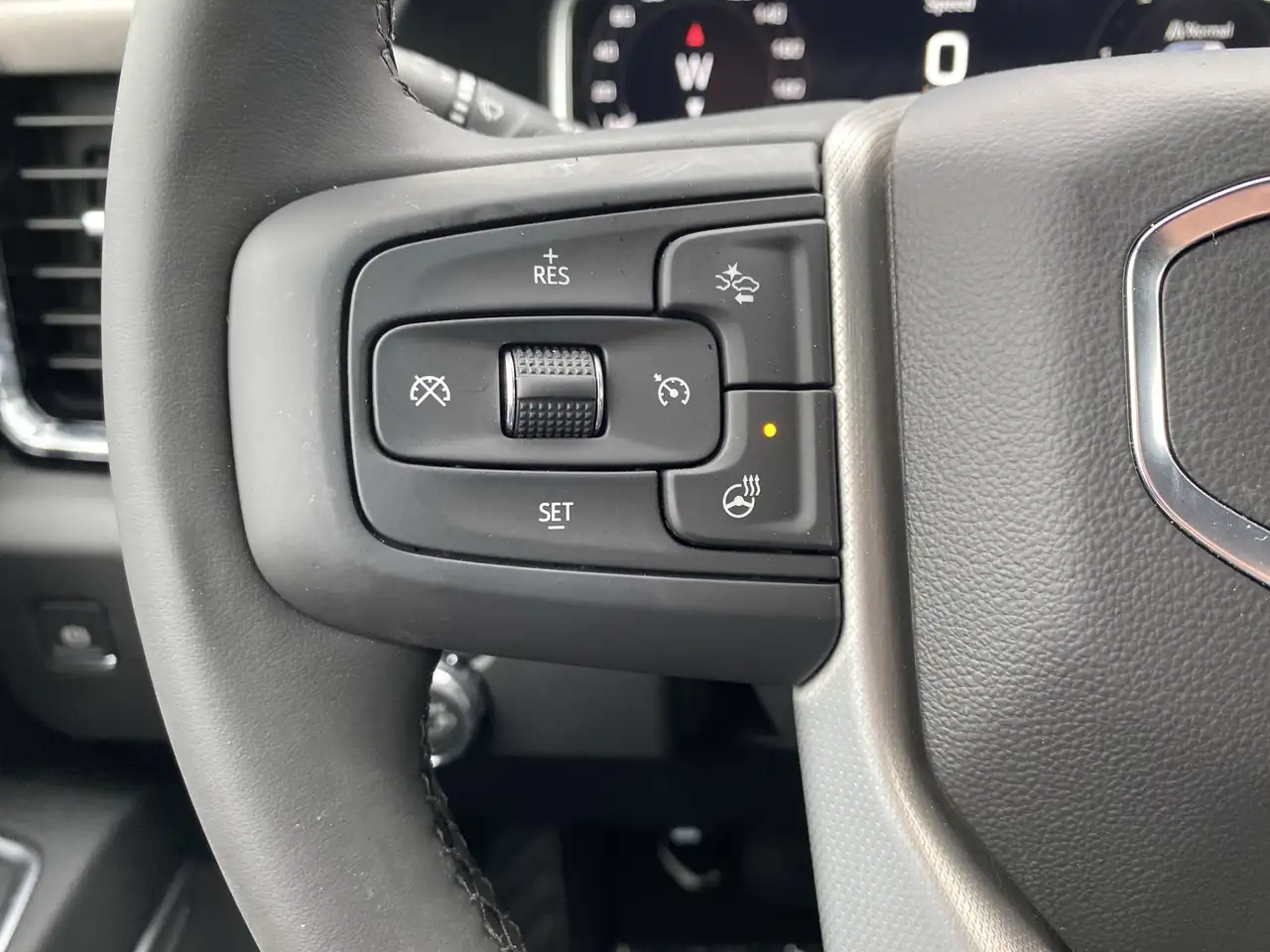 GMC Sierra 3500HD снимка GMC Sierra 3500HD