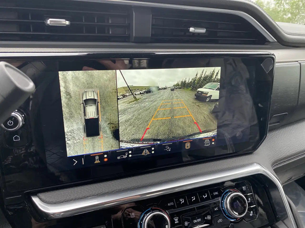 GMC Sierra 3500HD снимка GMC Sierra 3500HD