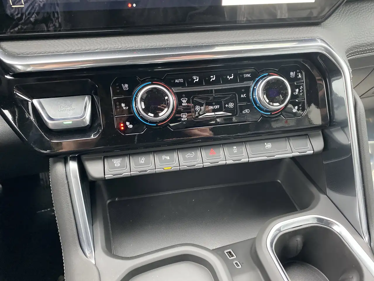 GMC Sierra 3500HD снимка GMC Sierra 3500HD