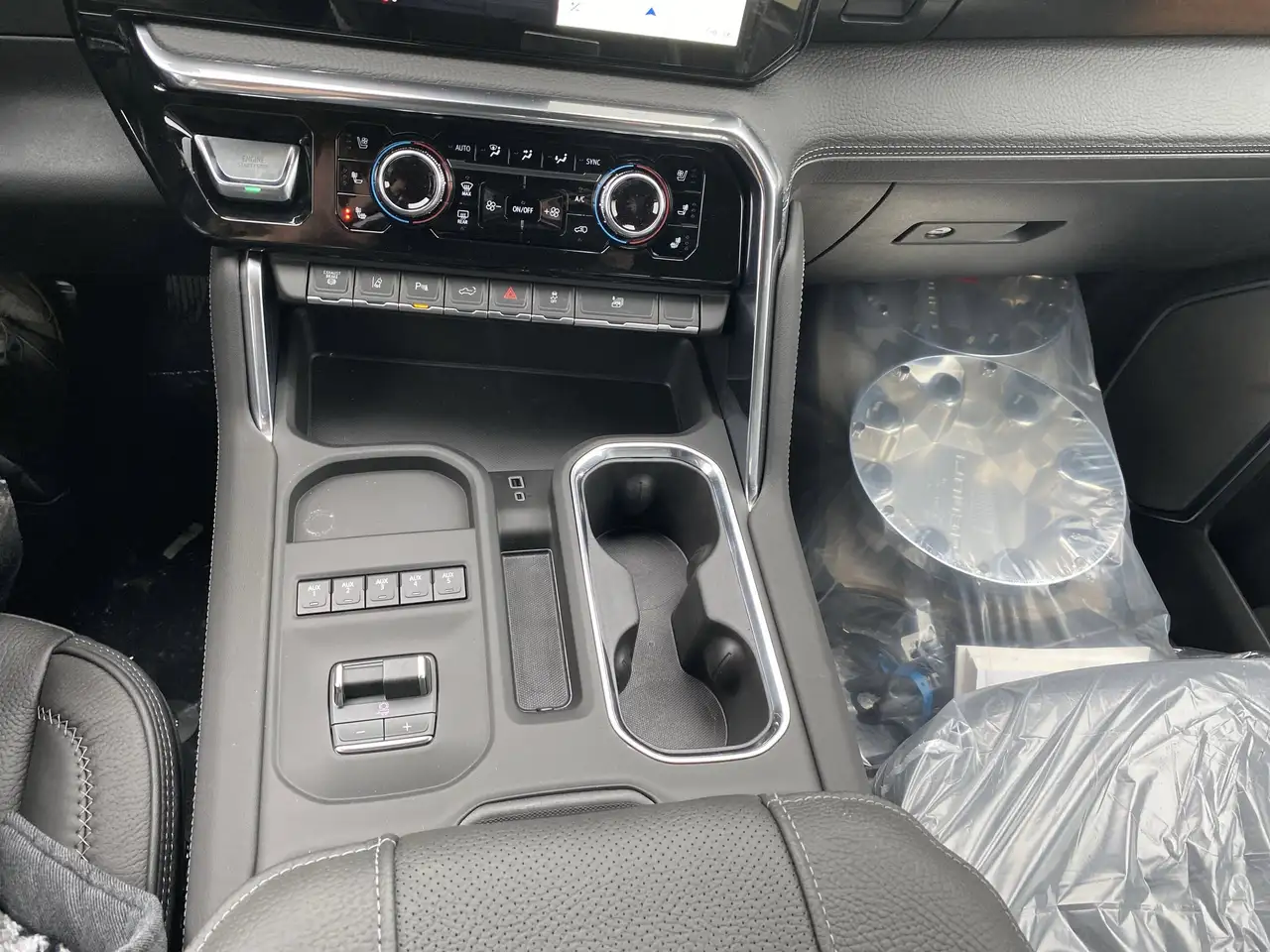 GMC Sierra 3500HD снимка GMC Sierra 3500HD