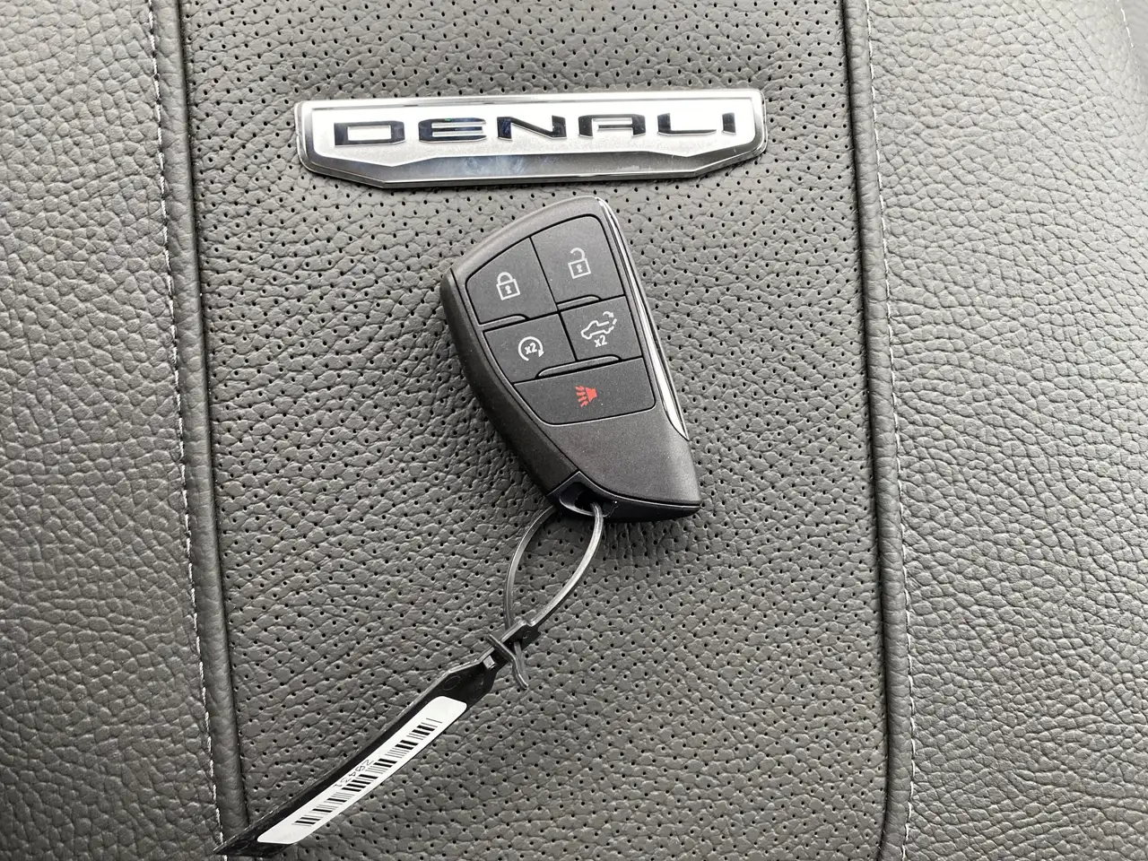GMC Sierra 3500HD снимка GMC Sierra 3500HD