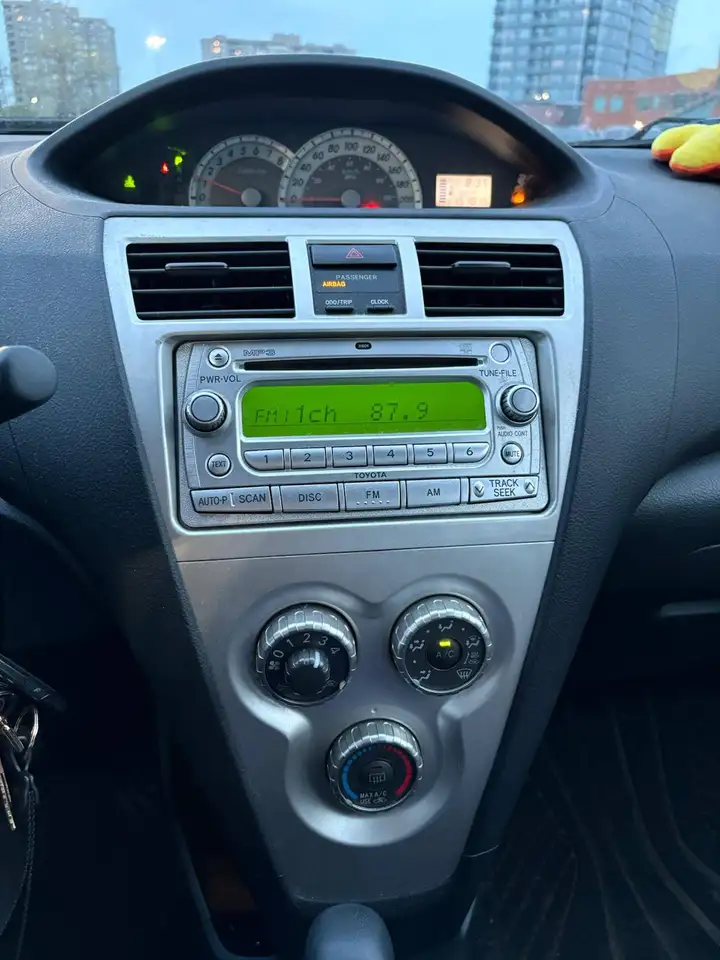 Toyota Yaris снимка Toyota Yaris