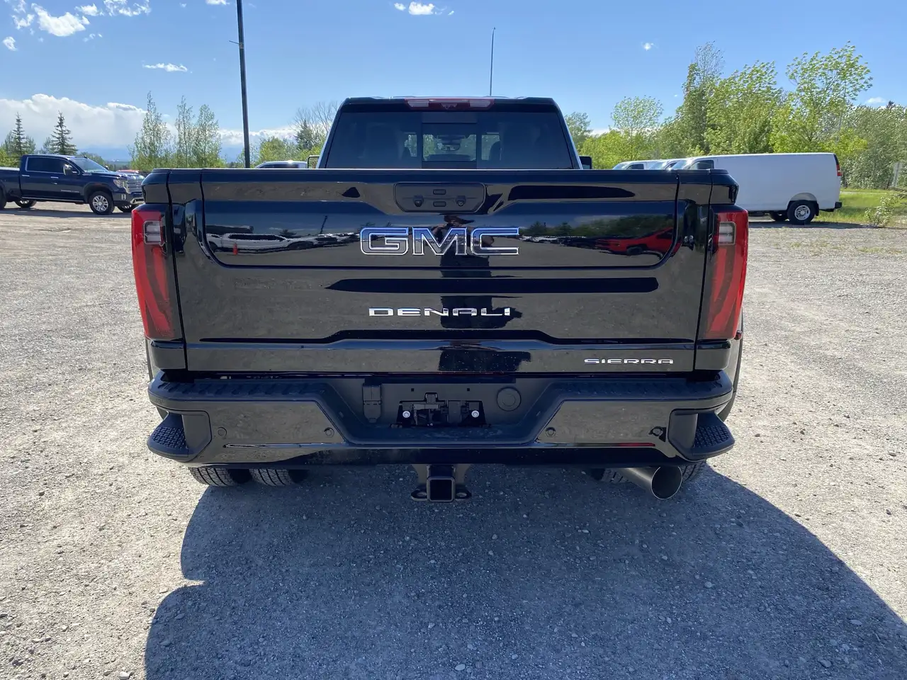 GMC Sierra 3500HD снимка GMC Sierra 3500HD