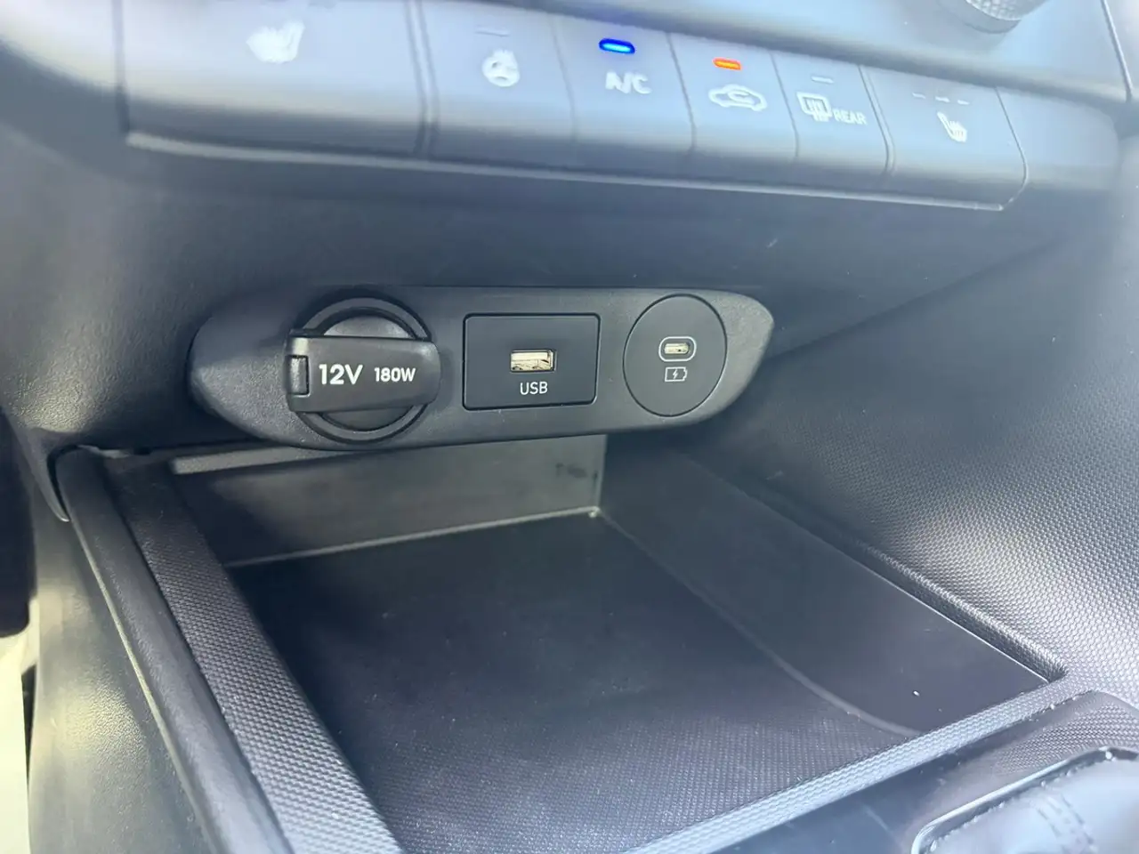 Hyundai ELANTRA снимка Hyundai ELANTRA
