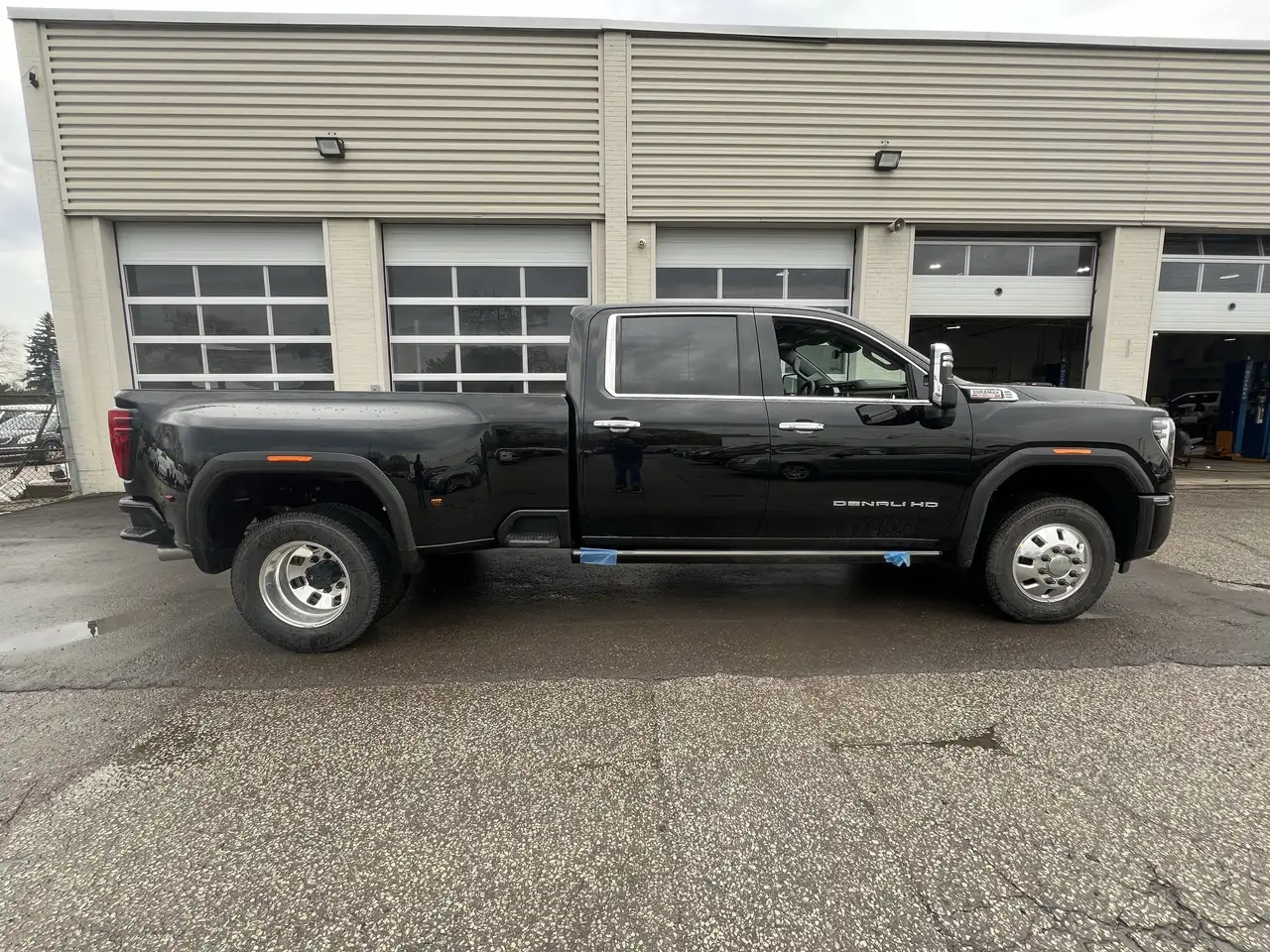 GMC Sierra 3500HD снимка GMC Sierra 3500HD