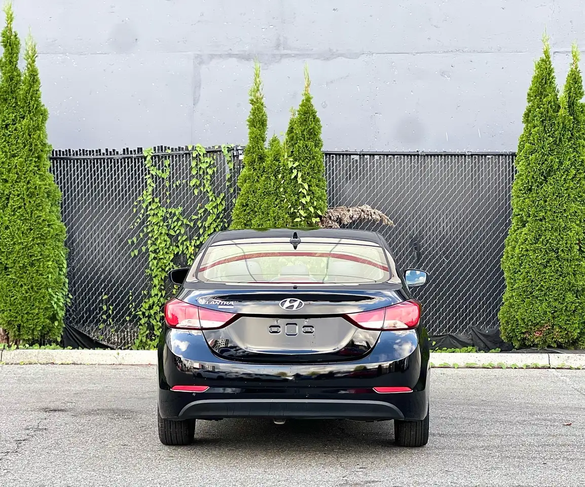 Hyundai ELANTRA снимка Hyundai ELANTRA