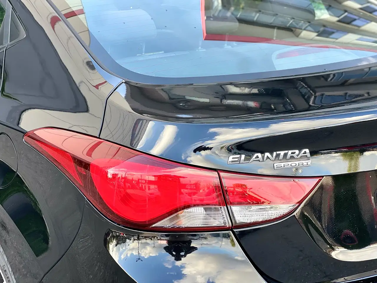 Hyundai ELANTRA снимка Hyundai ELANTRA