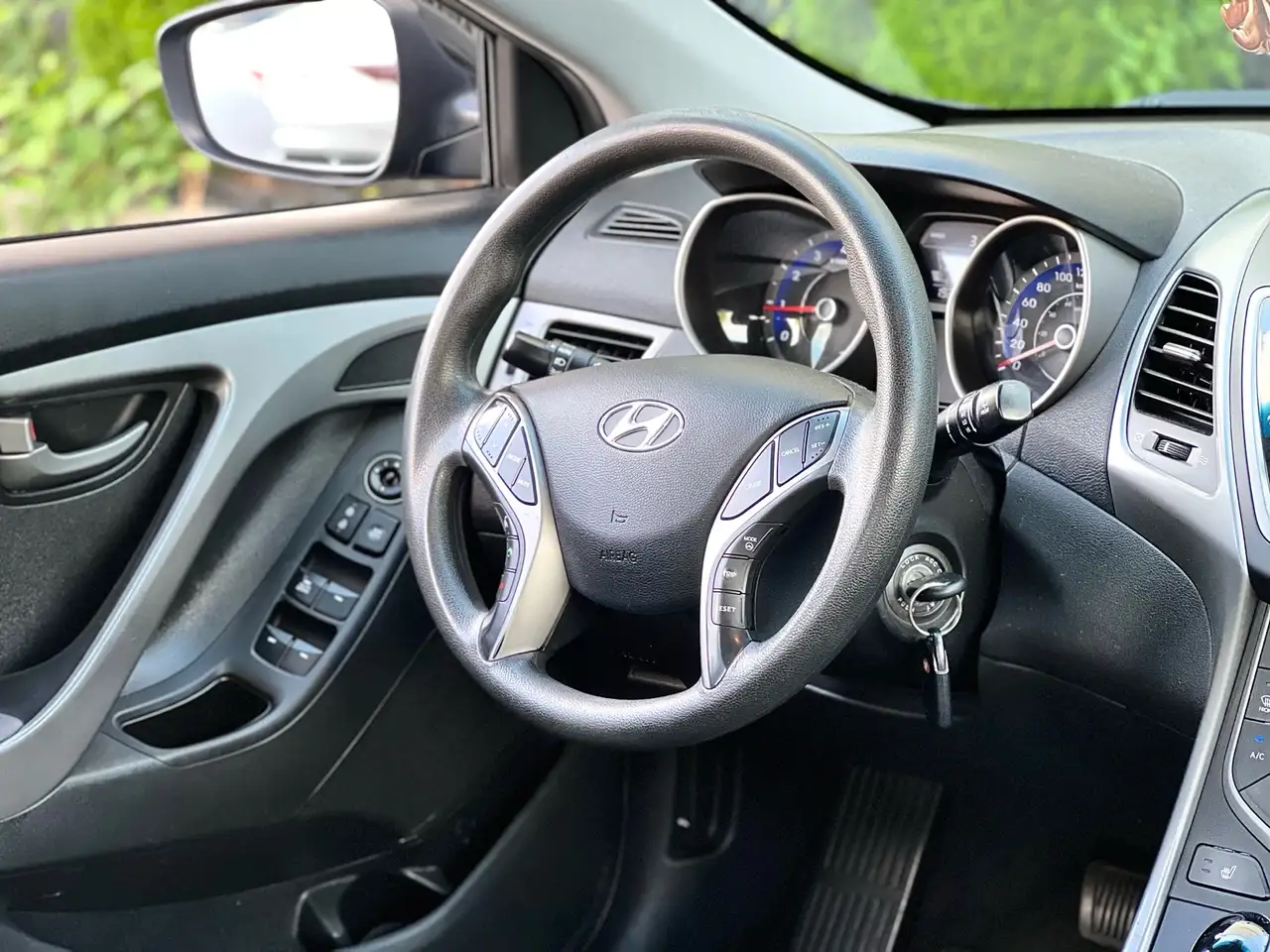 Hyundai ELANTRA снимка Hyundai ELANTRA