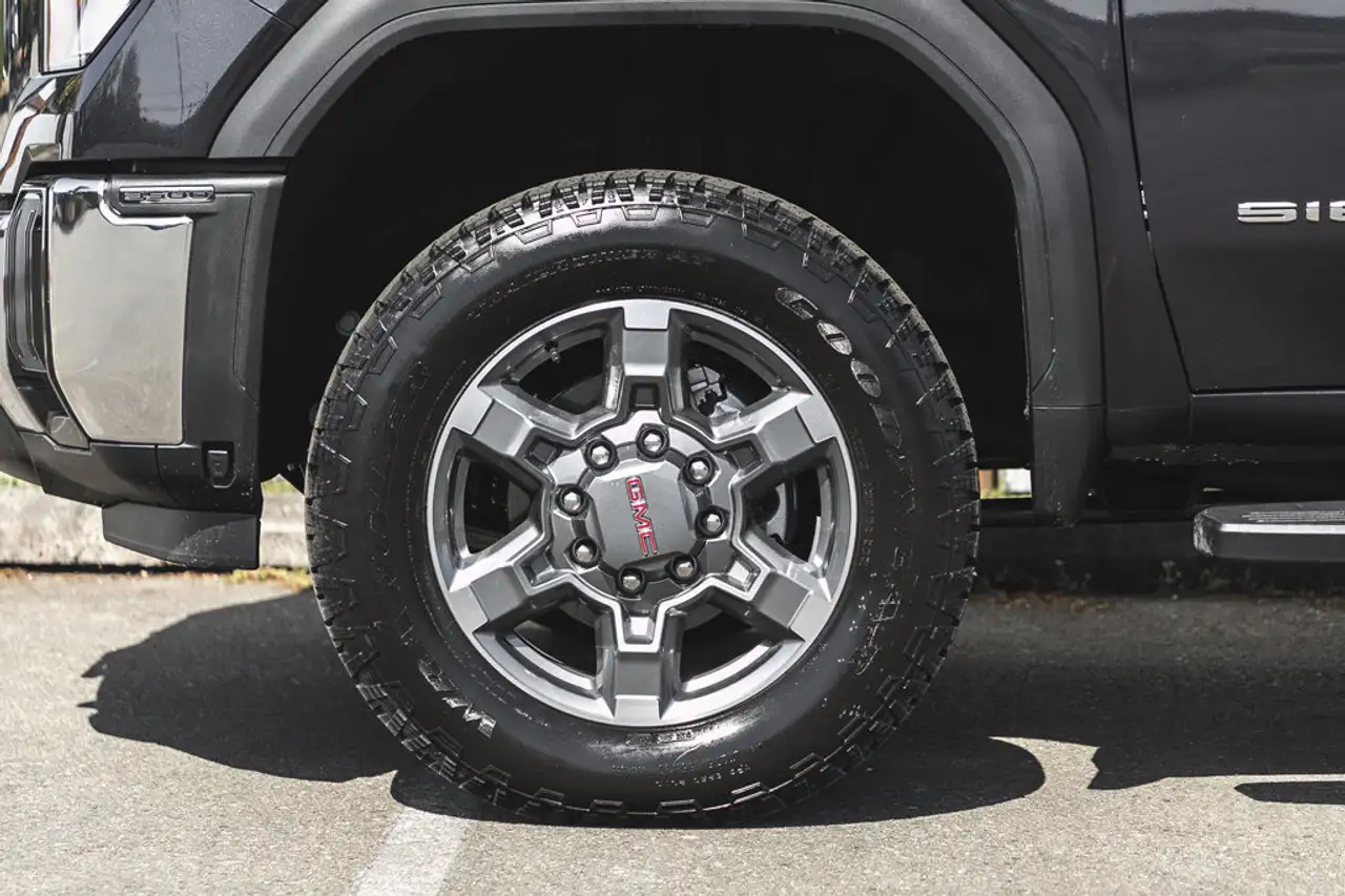 GMC Sierra 3500HD снимка GMC Sierra 3500HD
