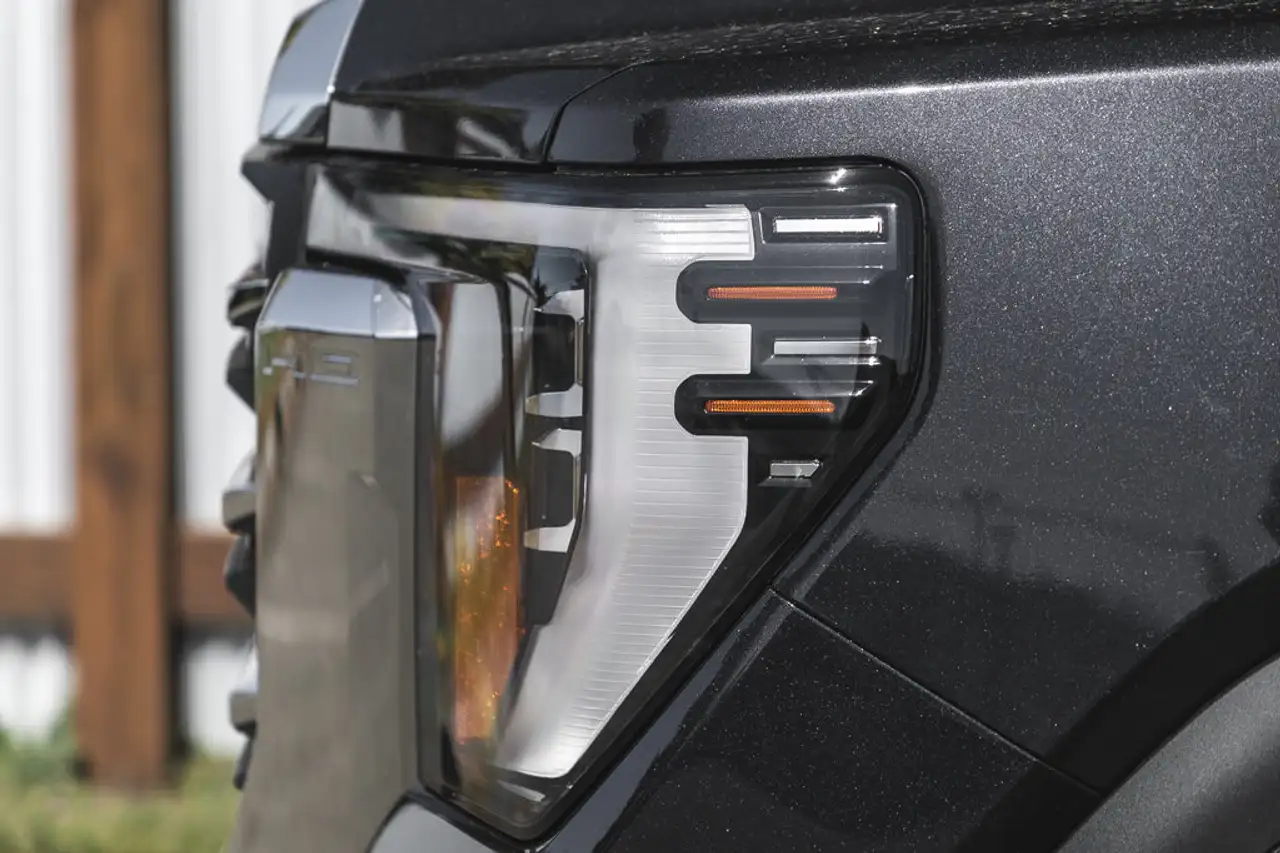 GMC Sierra 3500HD снимка GMC Sierra 3500HD