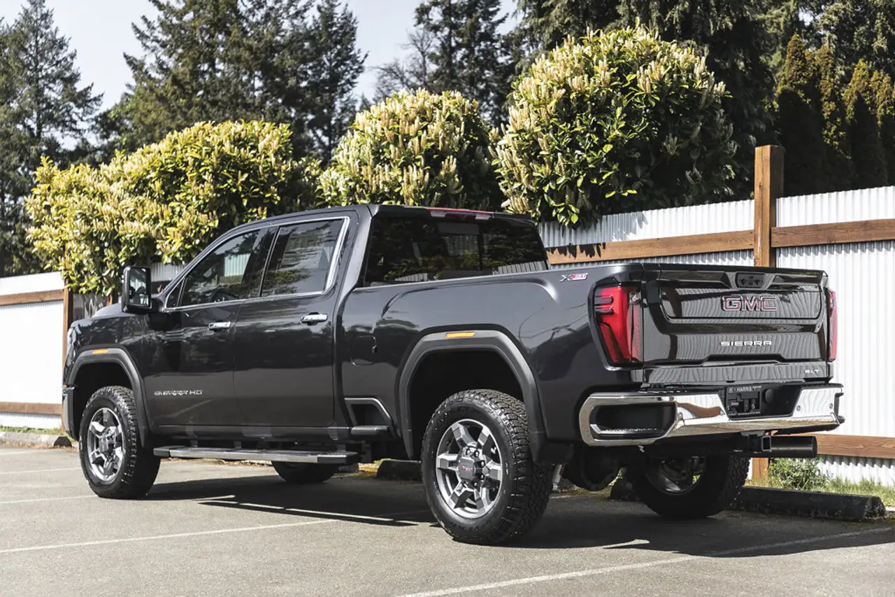 GMC Sierra 3500HD снимка GMC Sierra 3500HD