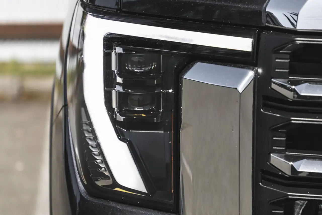 GMC Sierra 3500HD снимка GMC Sierra 3500HD