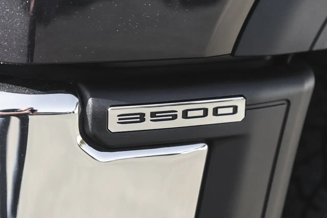GMC Sierra 3500HD снимка GMC Sierra 3500HD
