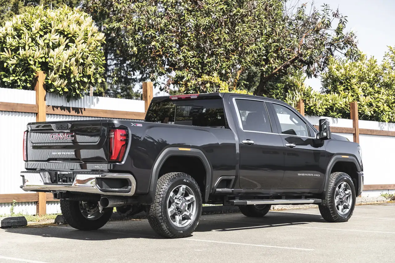GMC Sierra 3500HD снимка GMC Sierra 3500HD