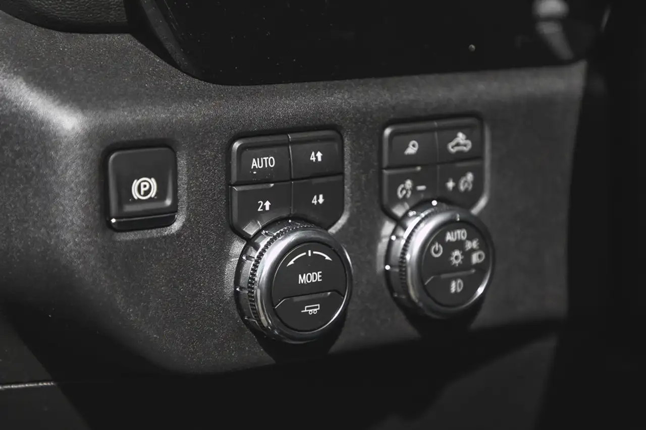GMC Sierra 3500HD снимка GMC Sierra 3500HD