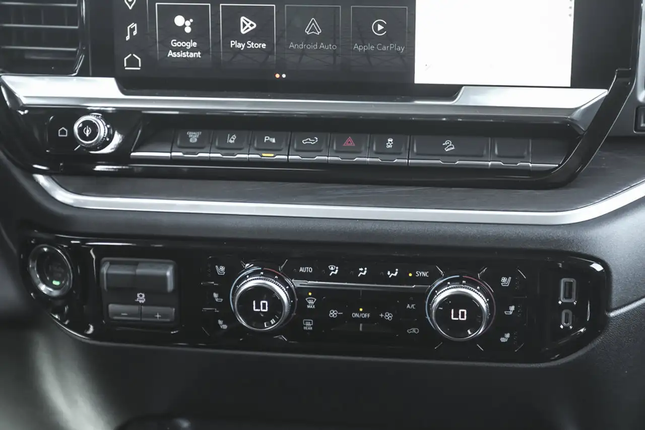 GMC Sierra 3500HD снимка GMC Sierra 3500HD