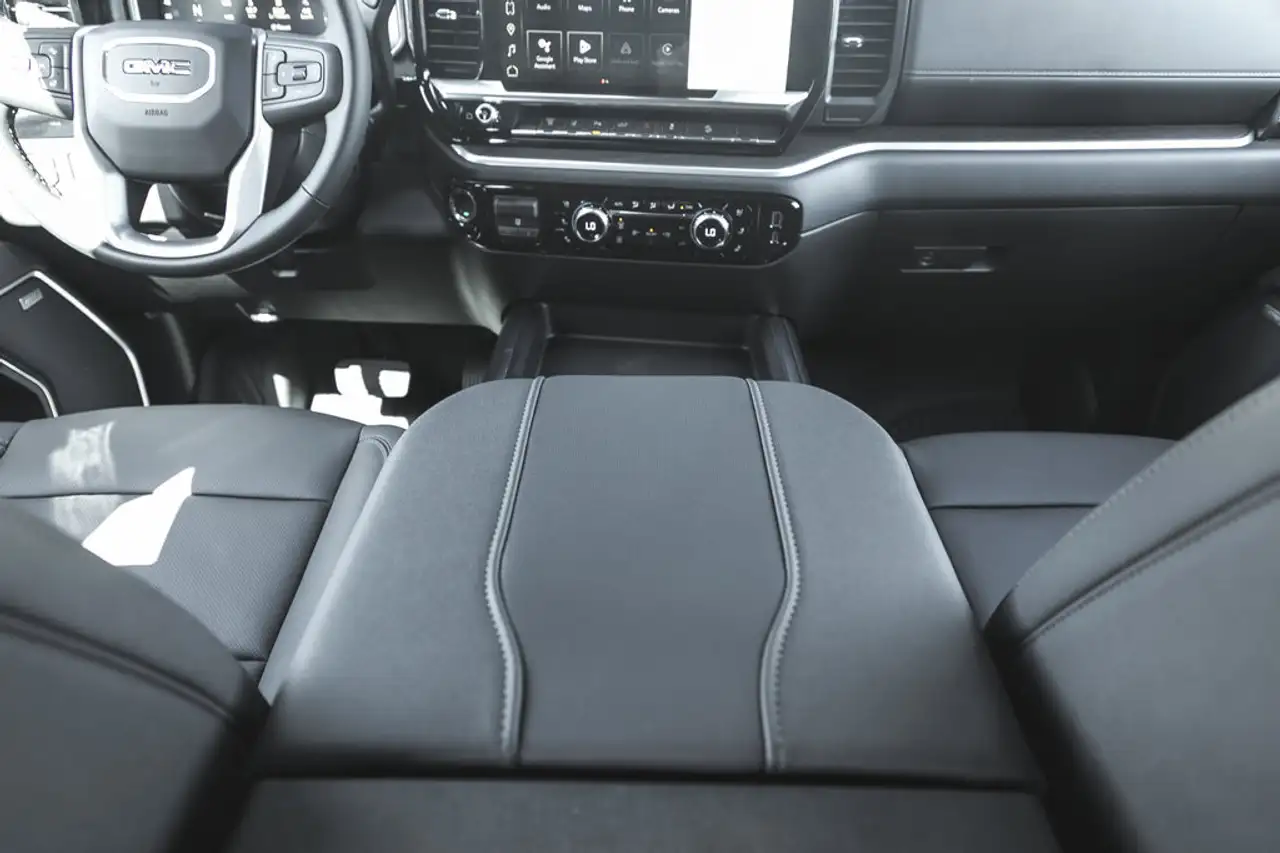 GMC Sierra 3500HD снимка GMC Sierra 3500HD