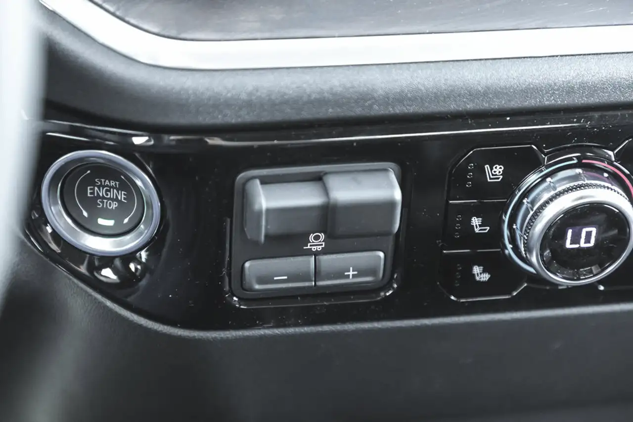 GMC Sierra 3500HD снимка GMC Sierra 3500HD