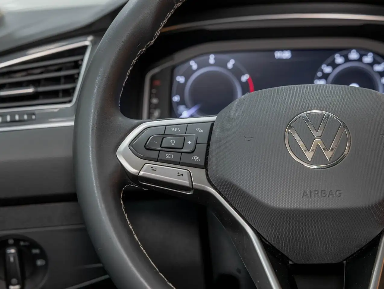 Volkswagen Tiguan снимка Volkswagen Tiguan