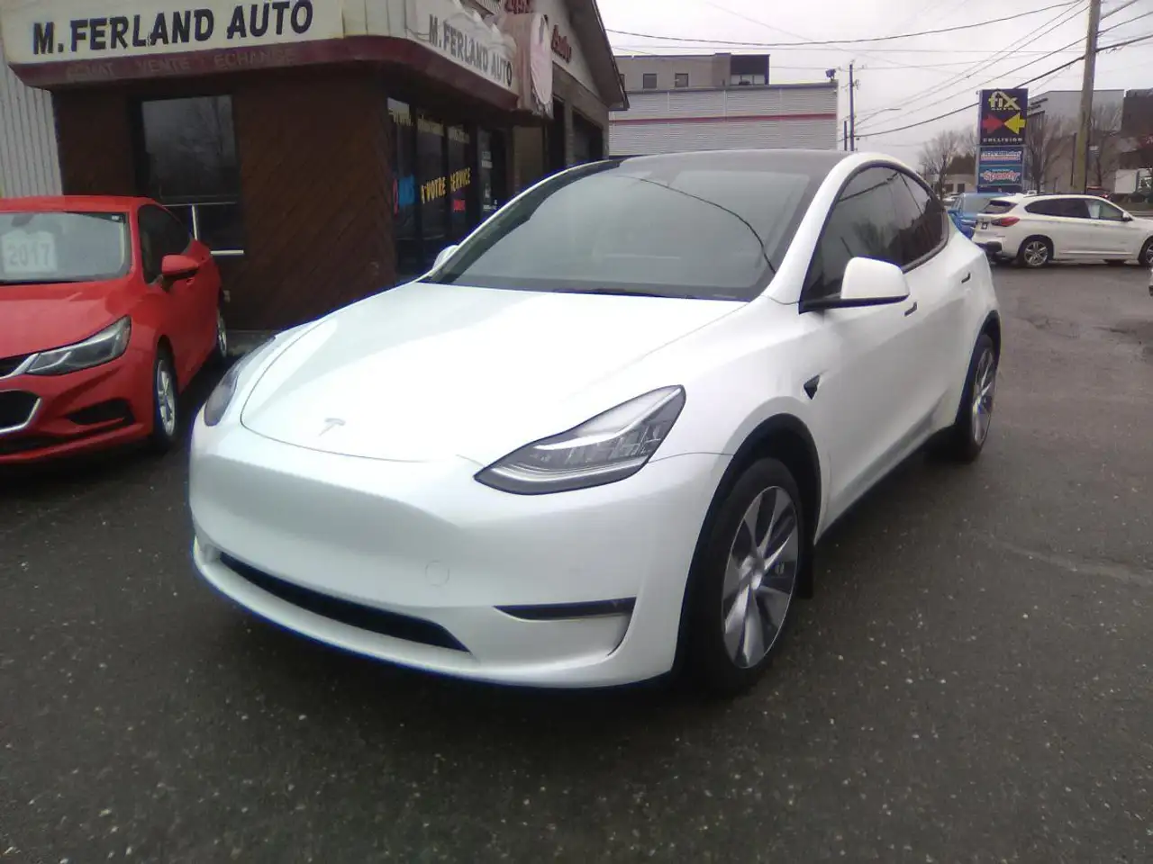Tesla Model Y снимка Tesla Model Y