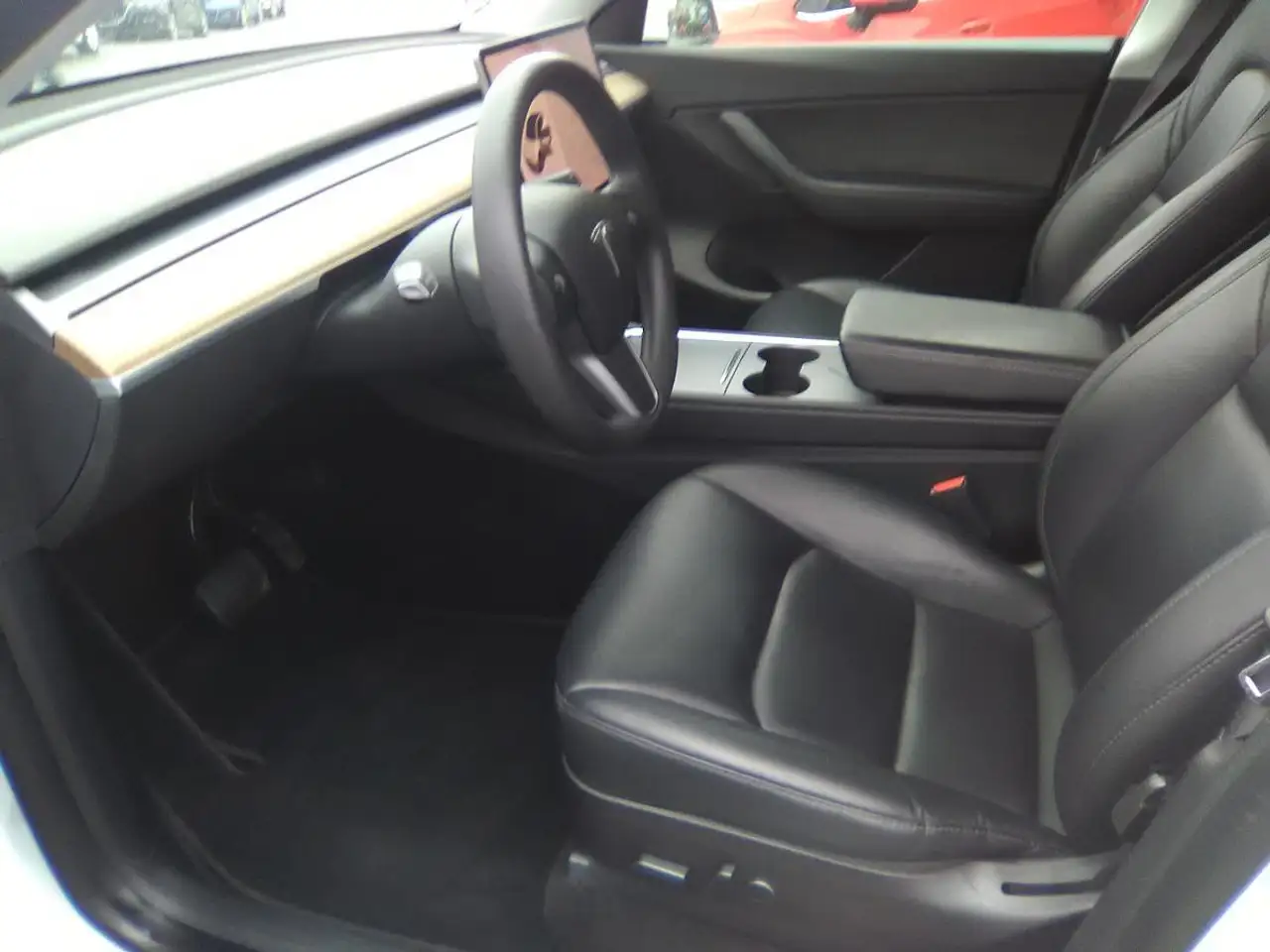 Tesla Model Y снимка Tesla Model Y