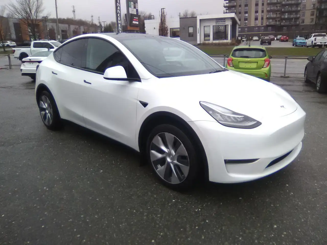 Tesla Model Y снимка Tesla Model Y