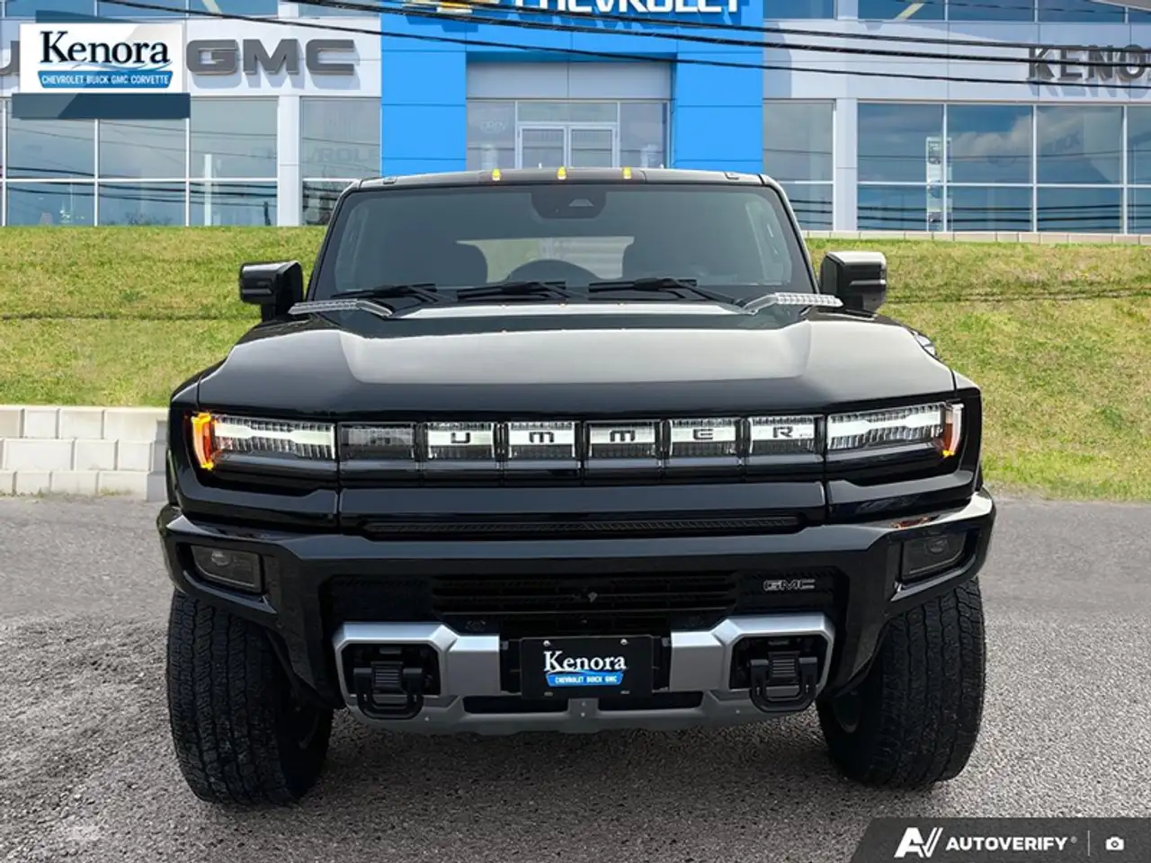 GMC HUMMER EV SUV снимка GMC HUMMER EV SUV