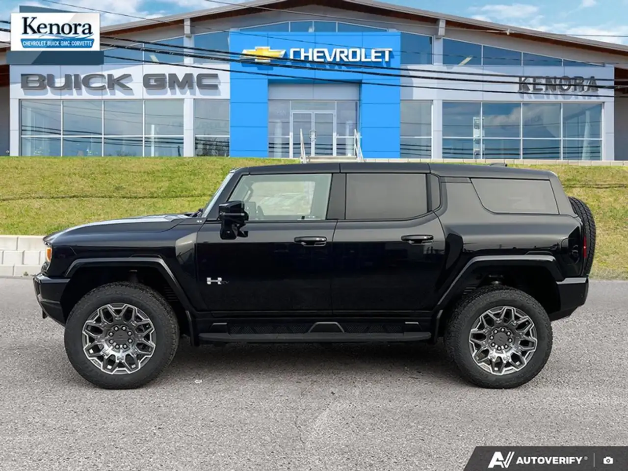 GMC HUMMER EV SUV снимка GMC HUMMER EV SUV
