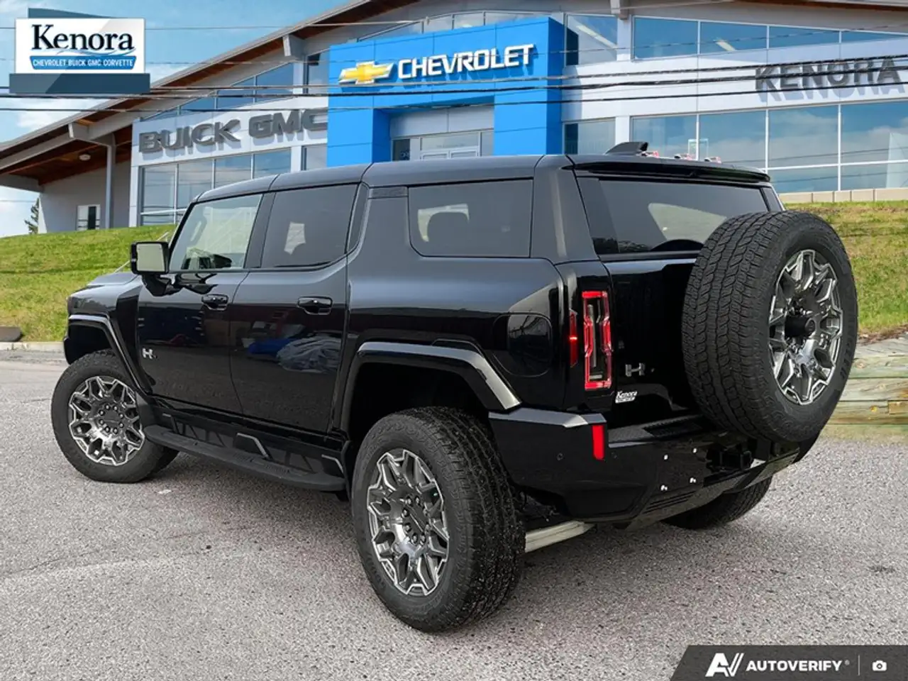 GMC HUMMER EV SUV снимка GMC HUMMER EV SUV