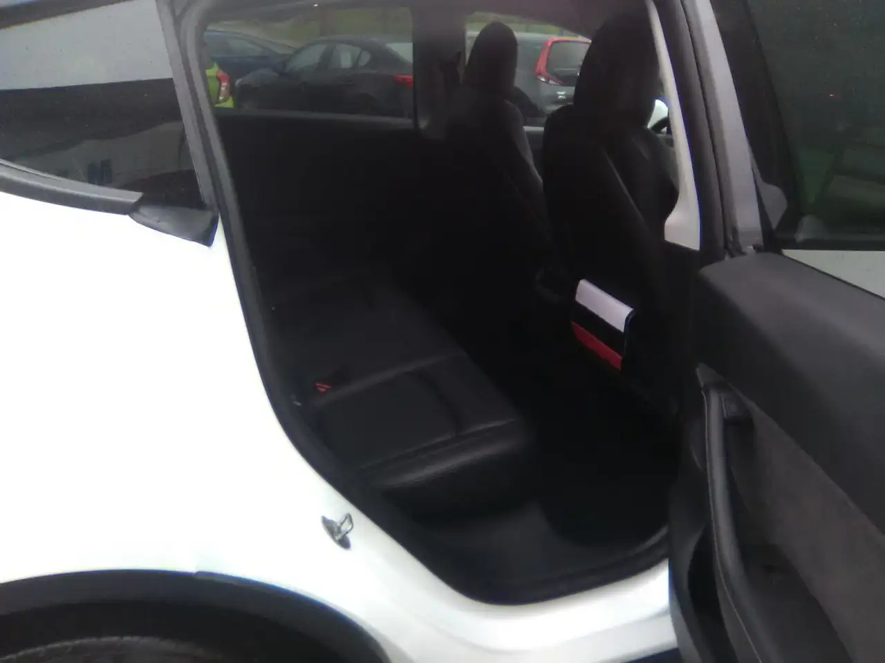 Tesla Model Y снимка Tesla Model Y