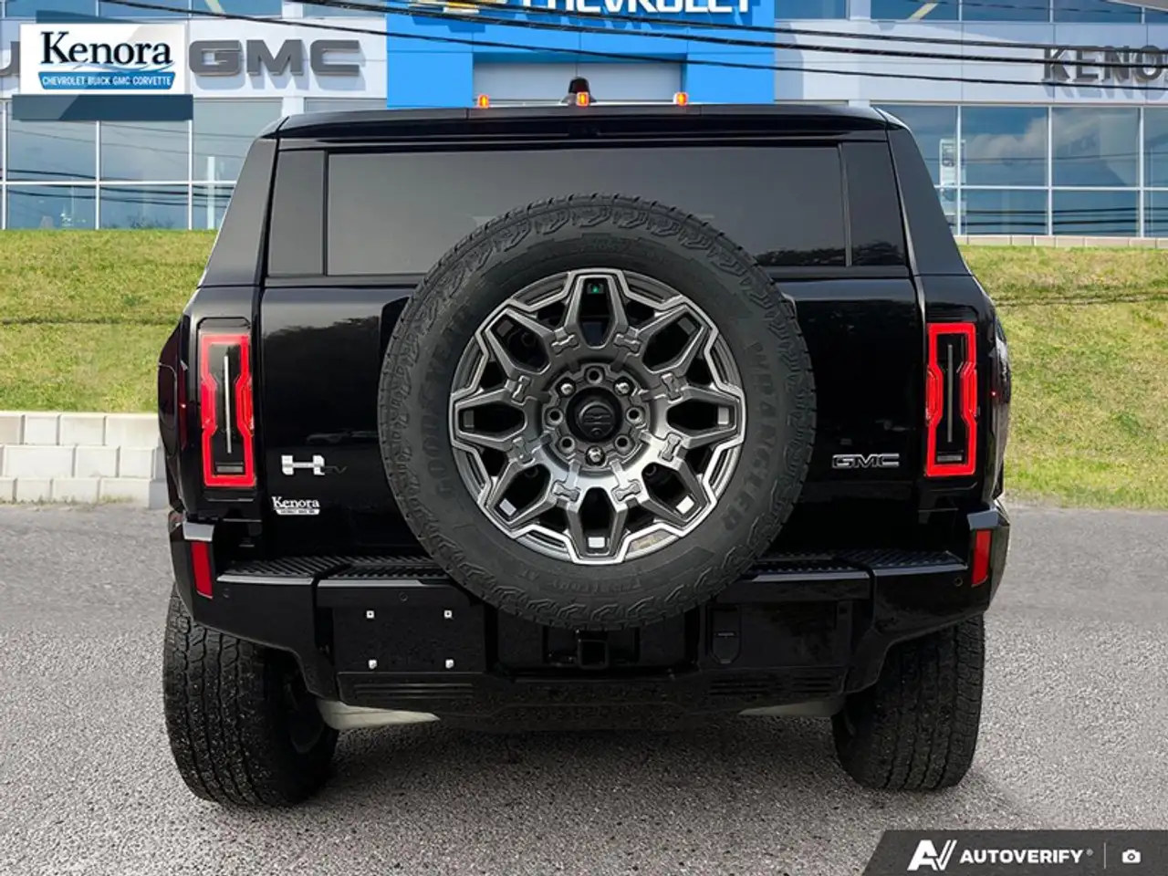 GMC HUMMER EV SUV снимка GMC HUMMER EV SUV