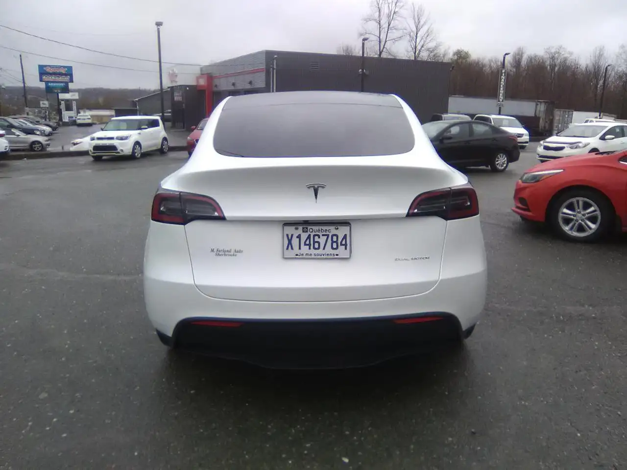 Tesla Model Y снимка Tesla Model Y