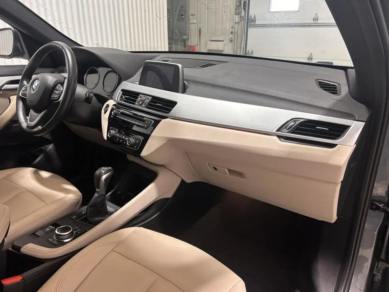 BMW X1 снимка BMW X1