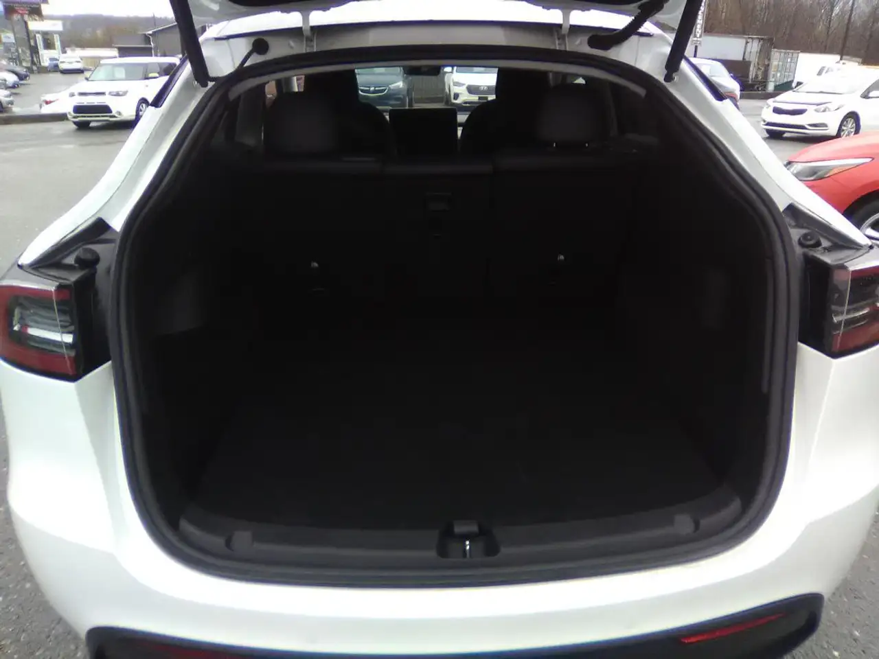 Tesla Model Y снимка Tesla Model Y