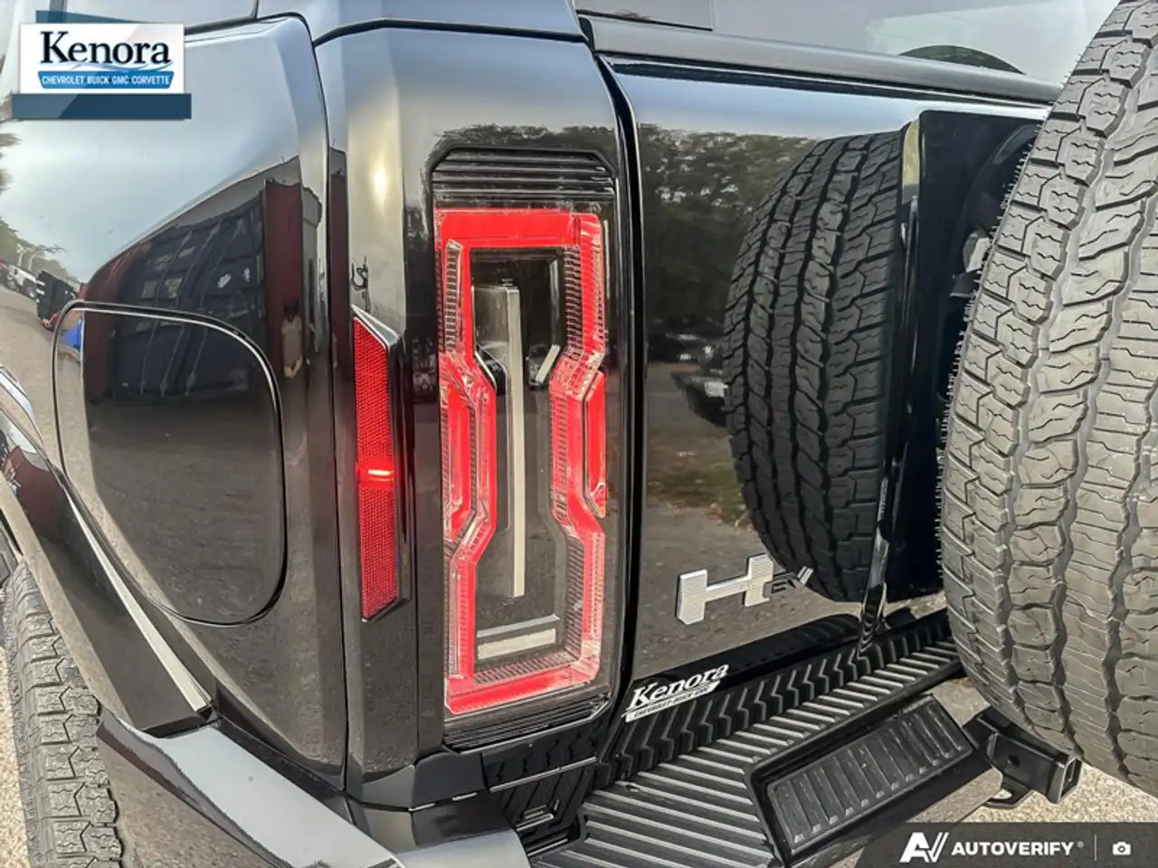 GMC HUMMER EV SUV снимка GMC HUMMER EV SUV