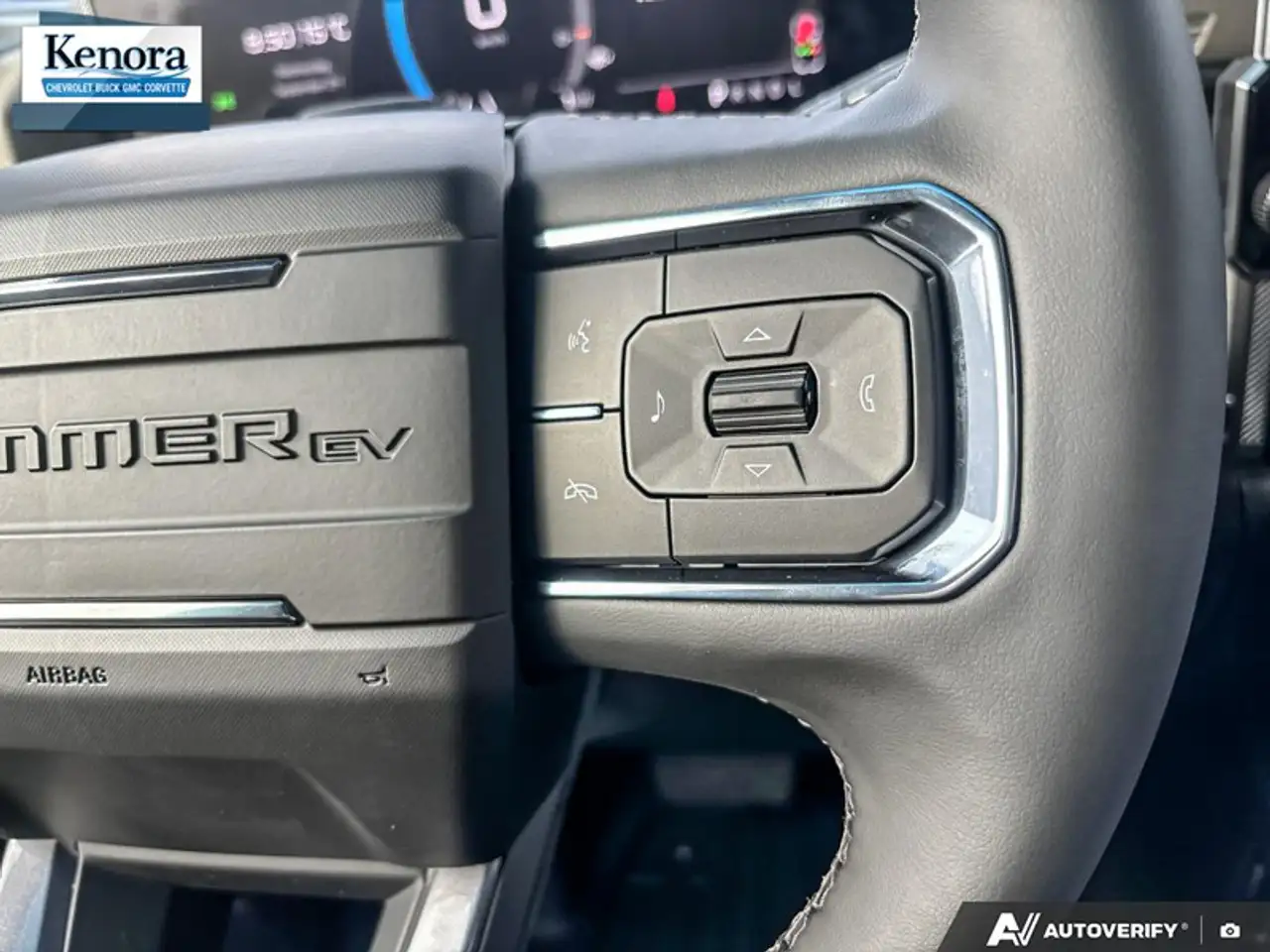 GMC HUMMER EV SUV снимка GMC HUMMER EV SUV