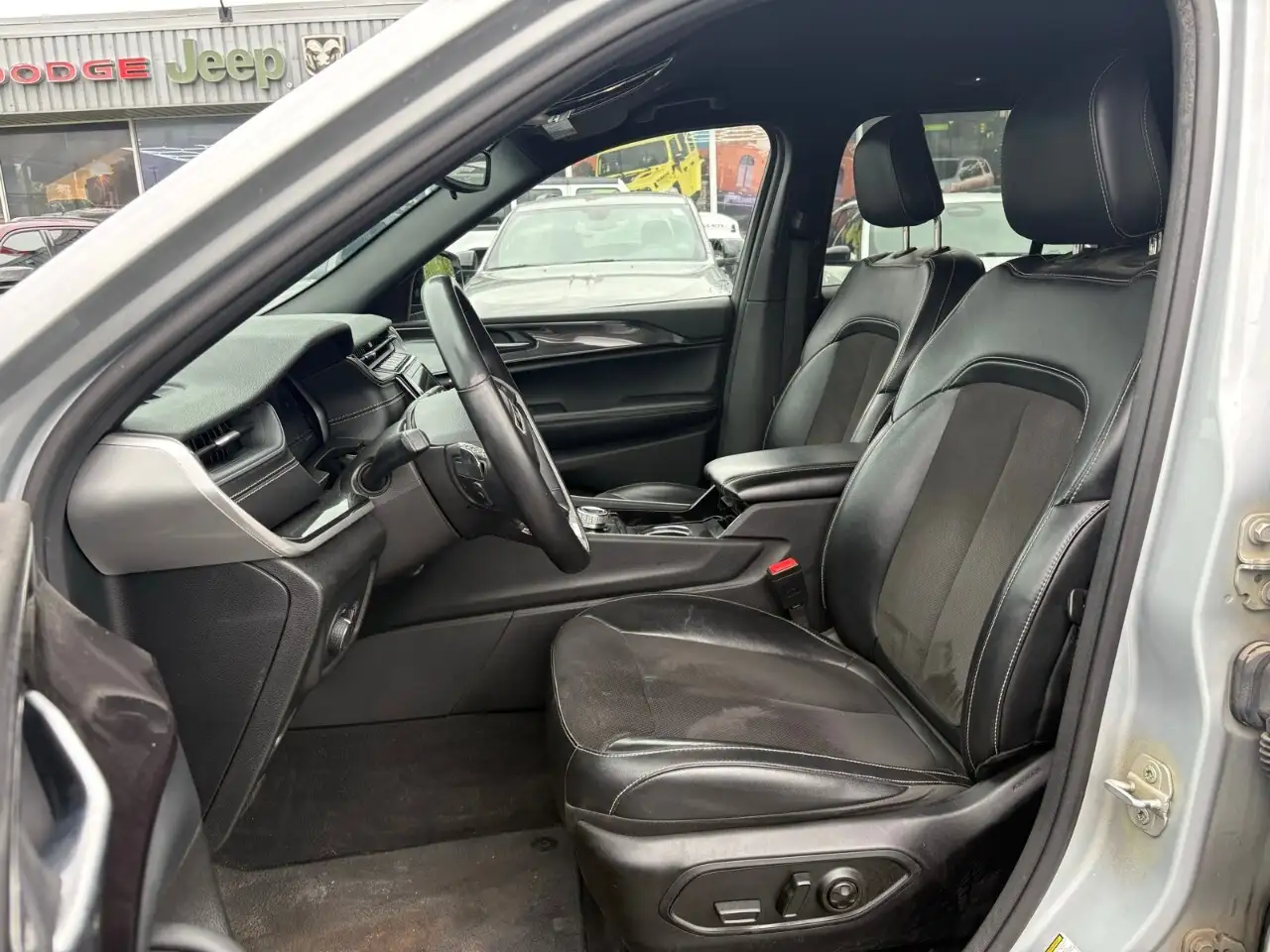 Jeep Grand Cherokee photo Jeep Grand Cherokee