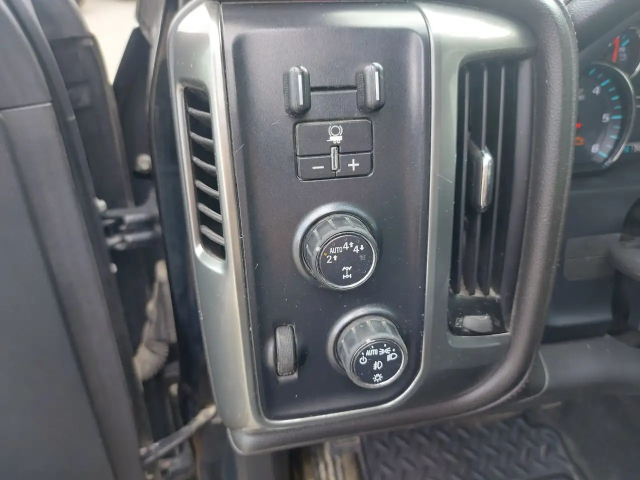 Chevrolet Silverado 1500 photo Chevrolet Silverado 1500